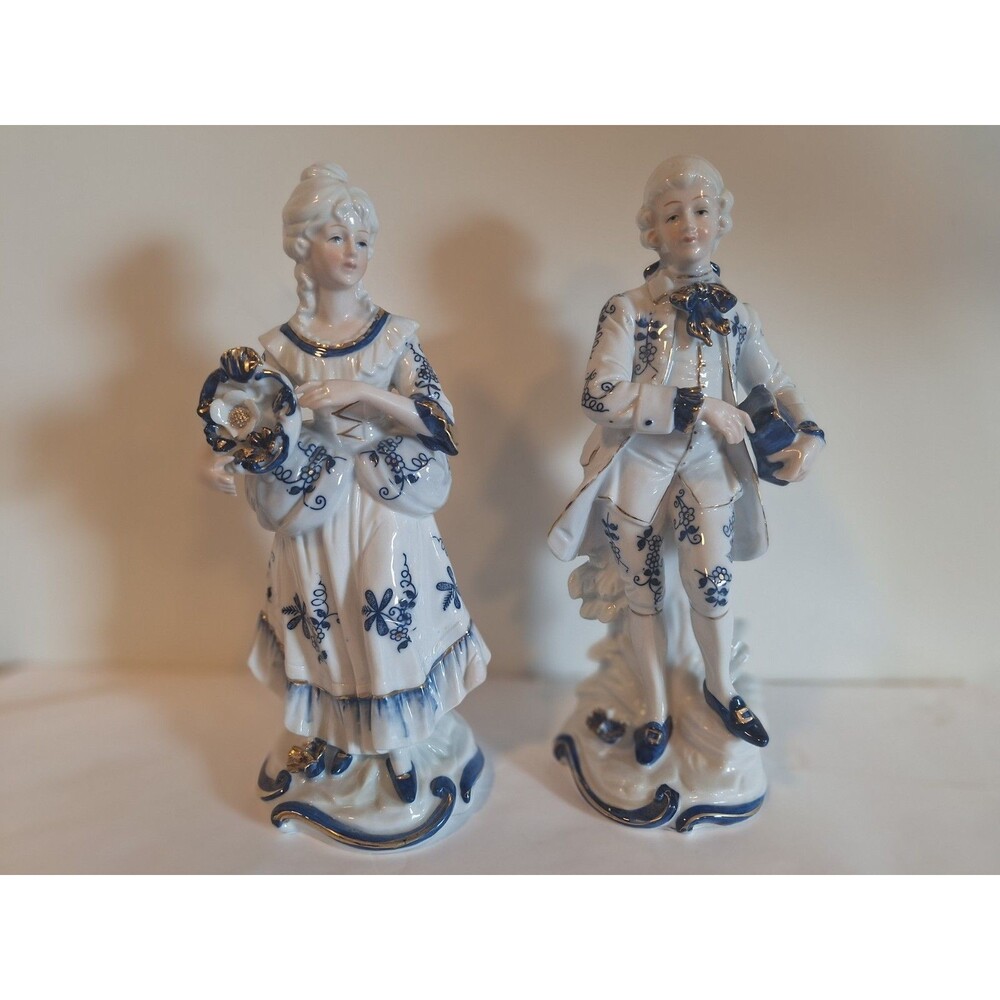 Vintage blue/white 17th Century Porcelain Lady & Gentlemen Figurines READ